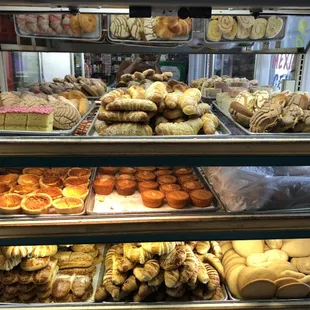 Pan Guatemalteco y Mexicano fresco todo los dias!  Fresh sweet Guatemalan and Mexican bread everyday!