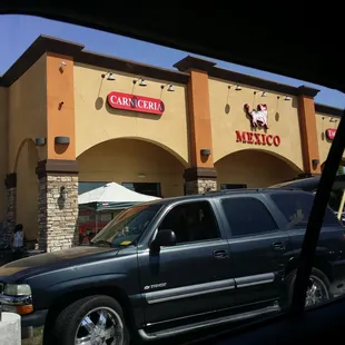 Outside shot of the place in Madera where they serve bomb tacos!!!