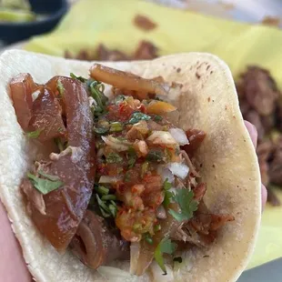 Carnitas mixtas with "salsa borracha"