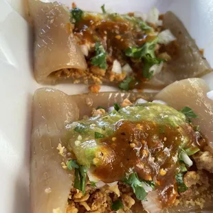 Taco de chicharrón with cuerito being used as a tortilla