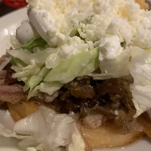Carnitas sope. Potential se see rico pero estaba algo frío
