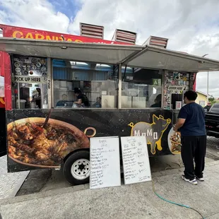 Carnitas El Momo Food Truck