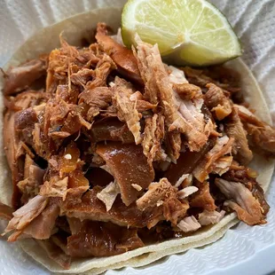 carnitas mixtas taco