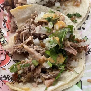 Taco mixto de carnitas