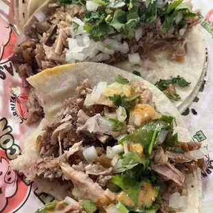Taco mixto de carnitas