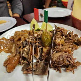 1lbs carnitas mixta
