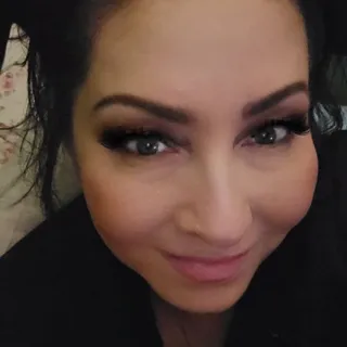 Vicky C.