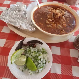 Menudo con grano y pata (hominy and pork foot)