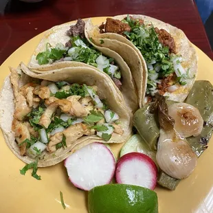 Pollo, lengua, y Al pastor