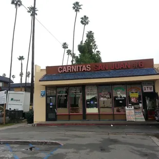 Coming here for over 20 years They distribute to carnitas Uruapan Anaheim, Santa ana.right out ofthe caso here!