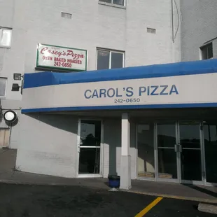 the front of carol&apos;s pizza