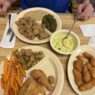 food, chicken wings and fried chicken