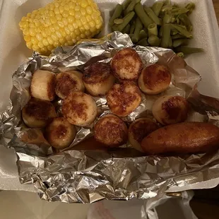 Scallops with green beans and corn