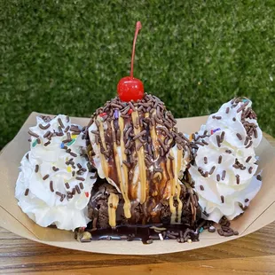 Hot Mama Brownie Sundae