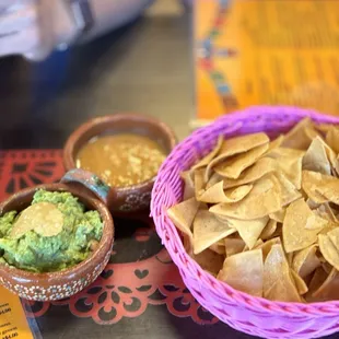 Fresh chips and guacamole, probably the best I've ever had- seriously