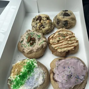 This was February's flavors.   I don't remember them all but there's a king cake, praline, chocolate chip and Oreo.   All were delicious