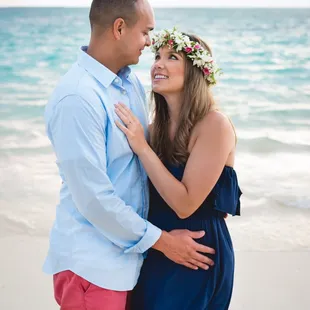 Lanikai maternity family photo session | Caroline Wilhite Photography