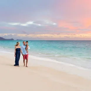 Lanikai Oahu Hawaii Maternity Family Photo Session | Caroline Wilhite Photography