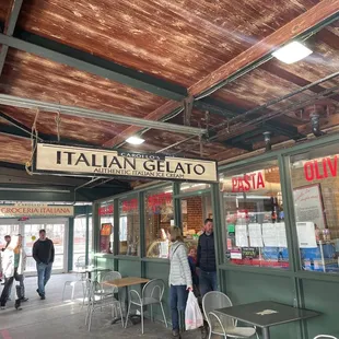 Cairollos Italian grocery