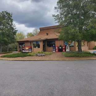 the outside of the restaurant