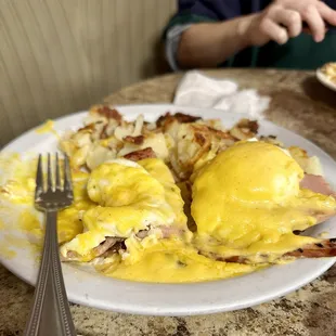 Eggs benedict