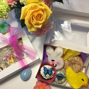 Custom made cookie trays and boxes