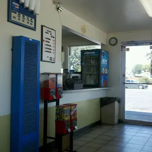 the inside of a fast food restaurant