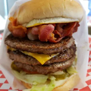 Visit here again to have triple quarter pound combo. Good place, great food and hard working people.