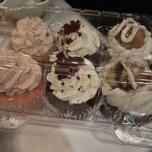 Strawberry, red velvet, cinnamon roll