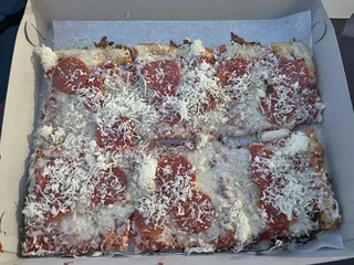Carlinis Pizza Shop
