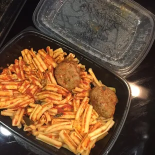 a dish of pasta and meatballs