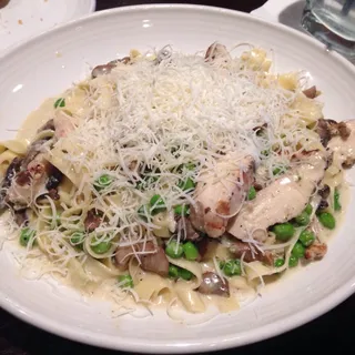Fettuccine Alfredo