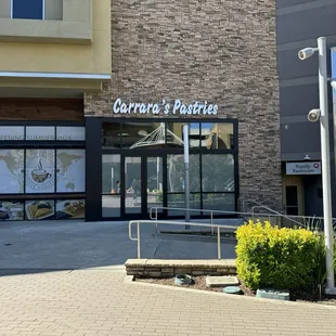 Store front at the Roseville galleria.