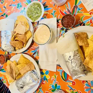 Mejor Burritos, Chips, Queso, Salsa Verde, Chipotle Salsa