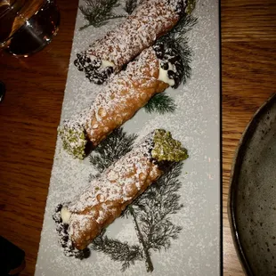 Cannolis to die for!
