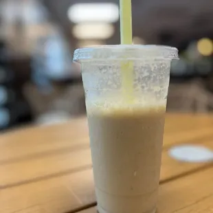 "Dreamy Mango Shake" - Banana, carrot juice, mango, green tea, hempseeds &amp; probiotic powder