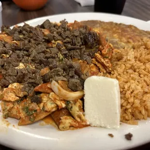 Chilaquiles Rojos con Carne Asada