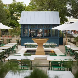 Carriqui Outside Bar