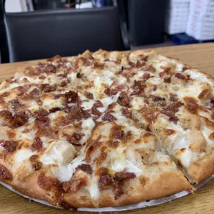 Chicken bacon ranch pizza