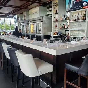 sushi and sashimi, interior