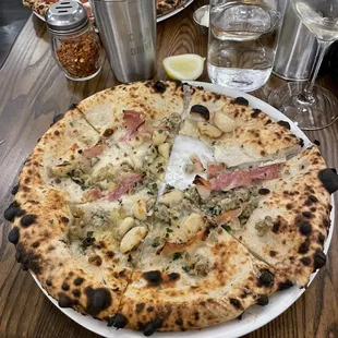 Garlic clam pizza