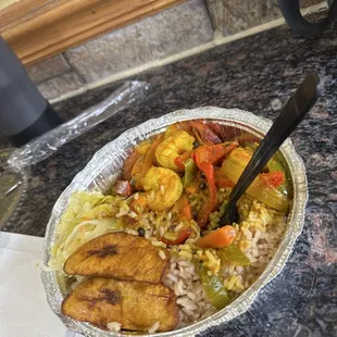 Curry shrimp w/ rice and peas and cabbage! Amazing!!