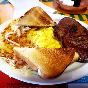 a plate of breakfast food
