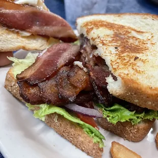 My very first time at Cartwright's, I ordered their BLT.  Great stuff!