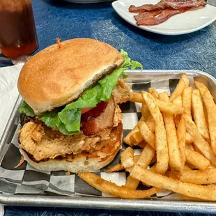 food, chicken wings and fried chicken