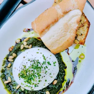 Creamy burrata w basil pesto