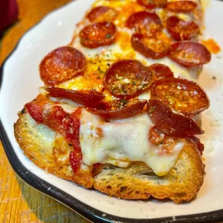 Spicy Pepperoni Garlic Bread Pizza