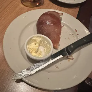 After waiting over an hour for bread it arrived burnt.