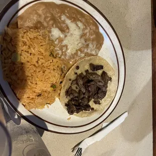 Taco de carne asada and rice/ beans great for the kids