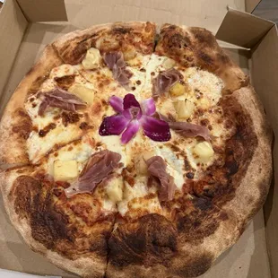 Hawaiian pizza with prosciutto